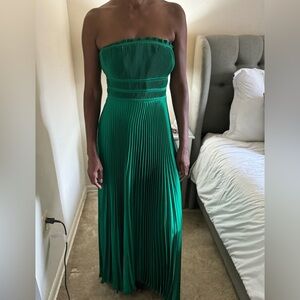 Taylor Emeralg Green Pleated Gown